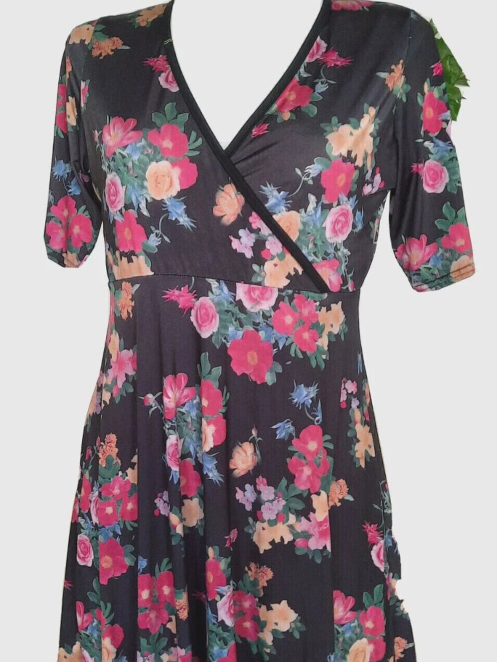 Cross-neck pattern dress